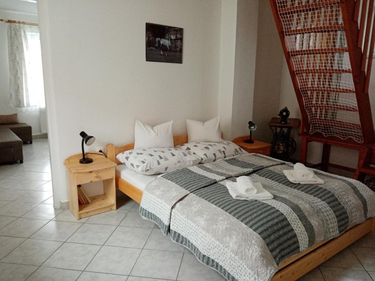 Eoetvoes Nyaralo Villa Siofok Luaran gambar
