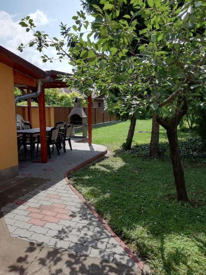 Eoetvoes Nyaralo Villa Siofok Luaran gambar