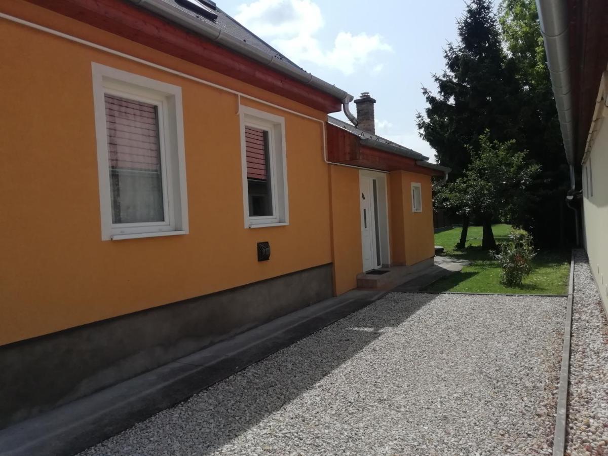 Eoetvoes Nyaralo Villa Siofok Luaran gambar